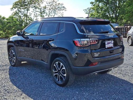 Diamond Black Crystal Pearlcoat 2023 Jeep Compass Limited