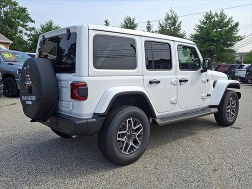 2025 Jeep Wrangler 4-Door Sahara 4x4