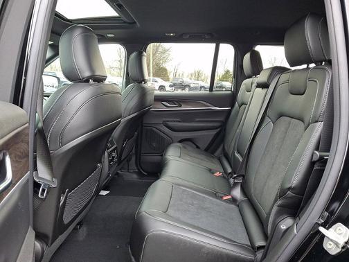 2026 Jeep Grand Cherokee Altitude