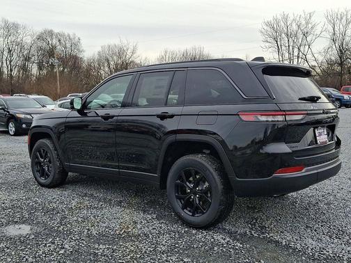 2026 Jeep Grand Cherokee Altitude