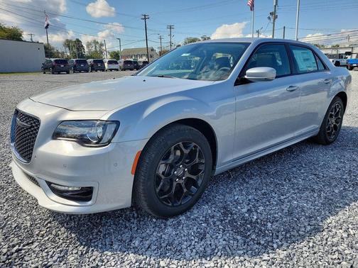 Silver Mist Clearcoat 2023 Chrysler 300 Touring