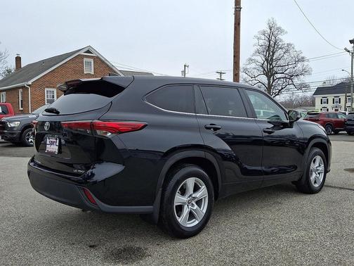 2023 Toyota Highlander LE