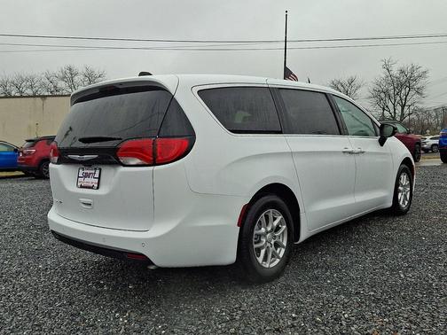2026 Chrysler Voyager LX