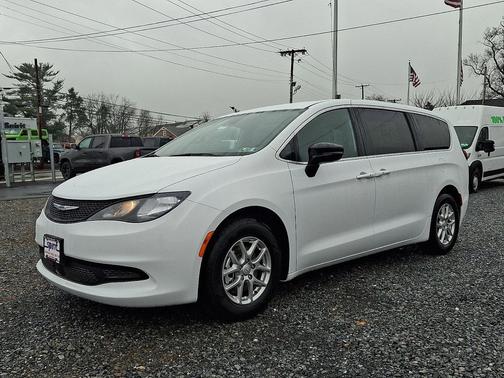 2026 Chrysler Voyager LX