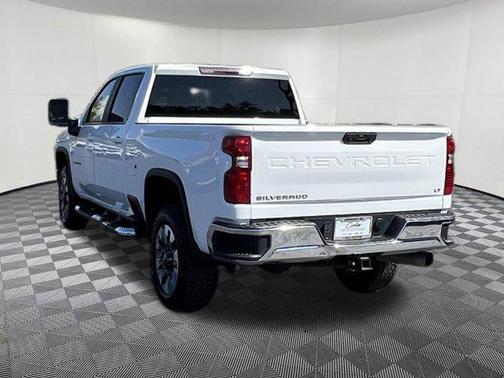 Summit White 2022 Chevrolet Silverado 2500 LT