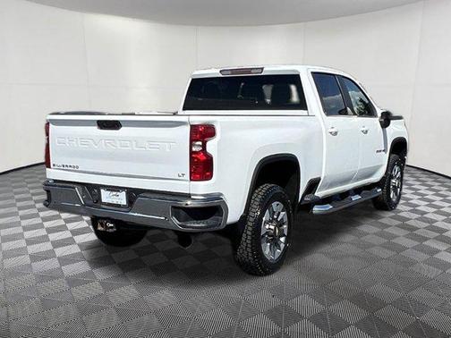 Summit White 2022 Chevrolet Silverado 2500 LT