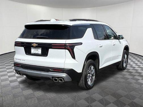 White 2025 Chevrolet Traverse LT