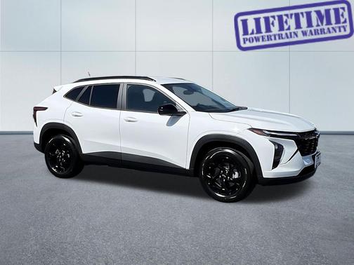 Summit White 2026 Chevrolet Trax LT