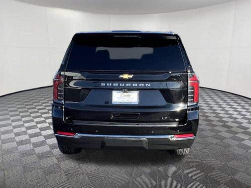 2025 Chevrolet Suburban LT