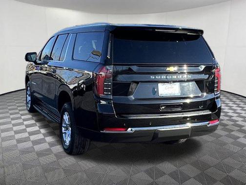 2025 Chevrolet Suburban LT