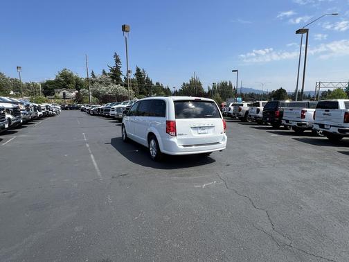 White Knuckle Clearcoat 2019 Dodge Grand Caravan SXT