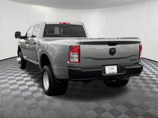 2024 RAM 3500 Tradesman Crew Cab 4x4 8' Box