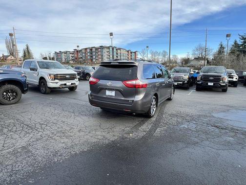 2019 Toyota Sienna XLE Premium