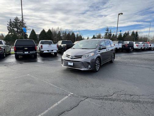 2019 Toyota Sienna XLE Premium