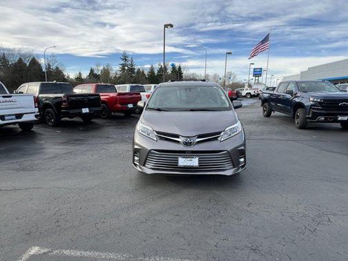 2019 Toyota Sienna XLE Premium