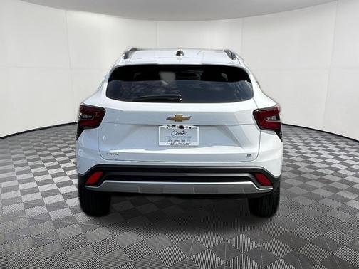 Summit White 2026 Chevrolet Trax LT