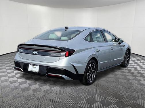 Aero Silver 2025 Hyundai SONATA SEL