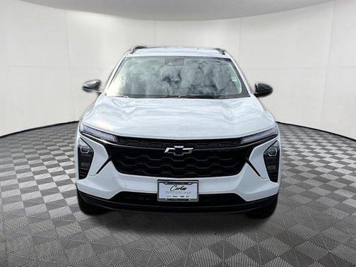 Summit White 2026 Chevrolet Trax LT
