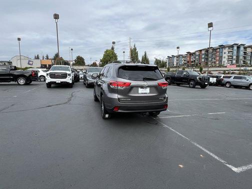 2018 Toyota Highlander SE