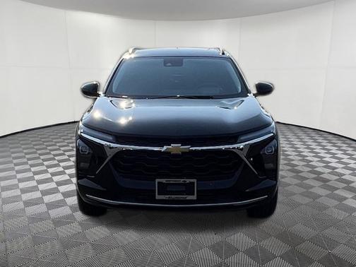 Mosaic Black Metallic 2026 Chevrolet Trax LT