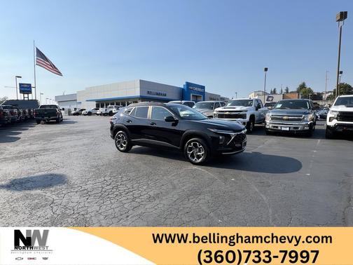 Mosaic Black Metallic 2026 Chevrolet Trax LT