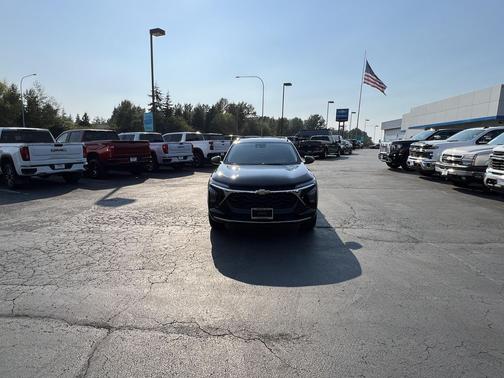 Mosaic Black Metallic 2026 Chevrolet Trax LT
