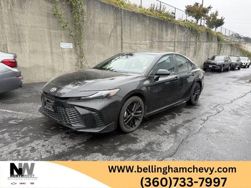 Black 2025 Toyota Camry SE