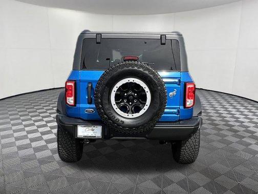 Velocity Blue Metallic 2023 Ford Bronco Black Diamond