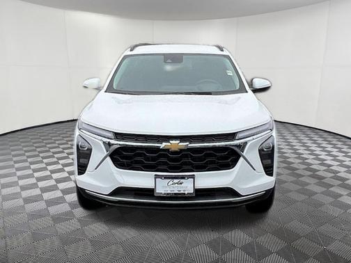 Summit White 2026 Chevrolet Trax LT