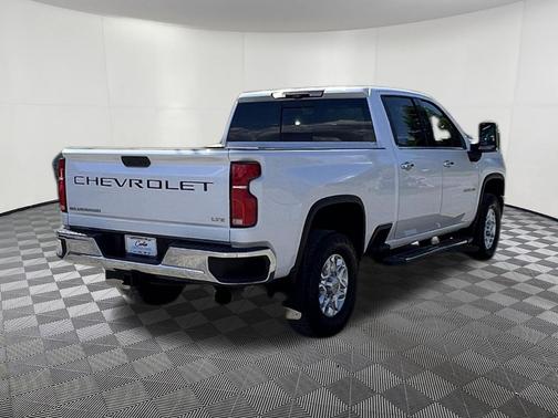 Iridescent Pearl Tricoat 2024 Chevrolet Silverado 3500 LTZ