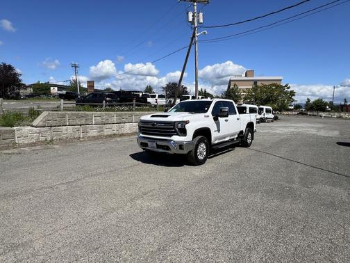 Iridescent Pearl Tricoat 2024 Chevrolet Silverado 3500 LTZ