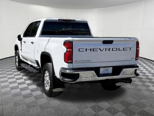 Iridescent Pearl Tricoat 2024 Chevrolet Silverado 3500 LTZ