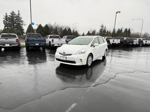 2014 Toyota Prius v Three