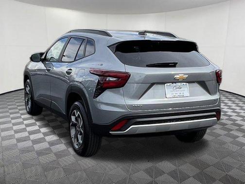 Sterling Gray Metallic 2026 Chevrolet Trax LT
