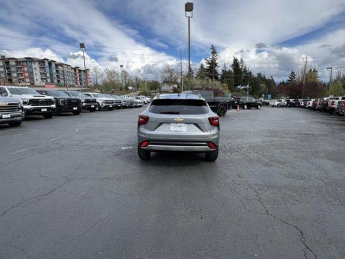 Sterling Gray Metallic 2026 Chevrolet Trax LT