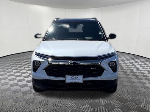 Iridescent Pearl Tricoat 2026 Chevrolet Trailblazer RS