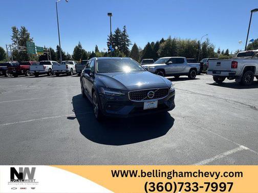 2023 Volvo V60 Cross Country B5 Plus