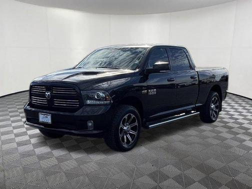Brilliant Black Crystal Pearlcoat 2017 RAM 1500 Sport