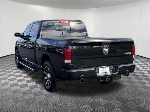 Brilliant Black Crystal Pearlcoat 2017 RAM 1500 Sport