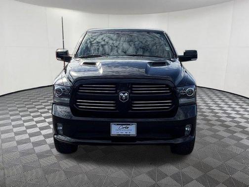 Brilliant Black Crystal Pearlcoat 2017 RAM 1500 Sport