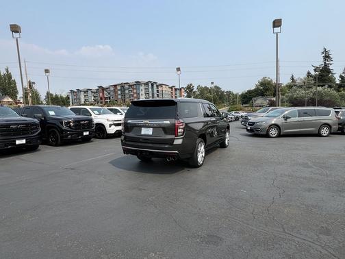 Graywood Metallic 2021 Chevrolet Suburban 4WD High Country