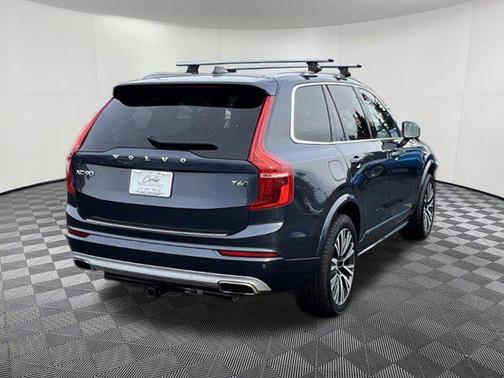 2020 Volvo XC90 T6 Momentum