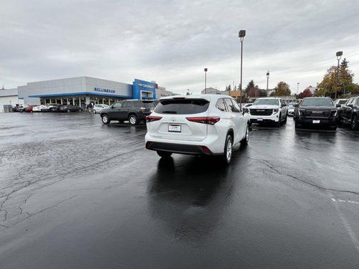 2022 Toyota Highlander L