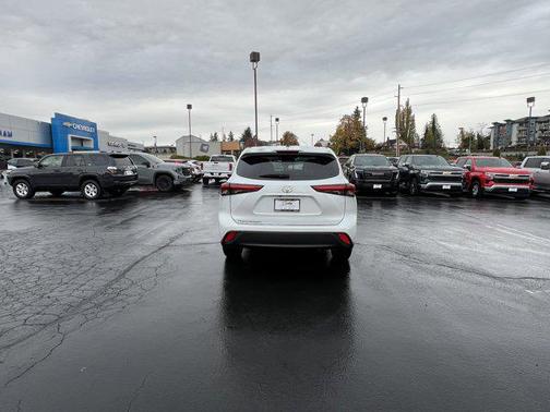 2022 Toyota Highlander L