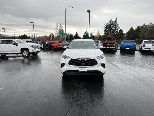 2022 Toyota Highlander L