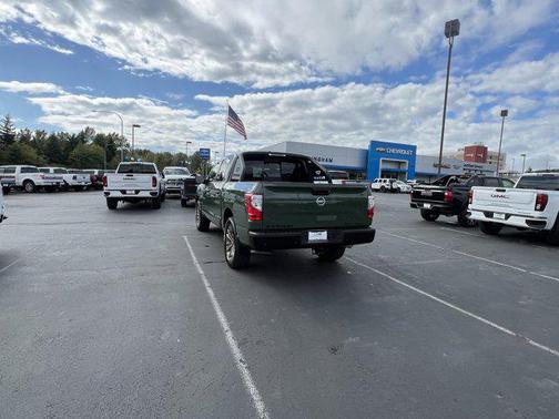 2024 Nissan Titan SV