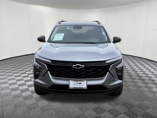 Sterling Gray Metallic 2026 Chevrolet Trax LT