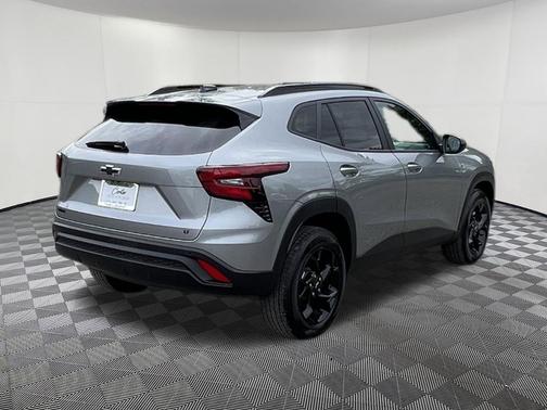 Sterling Gray Metallic 2026 Chevrolet Trax LT