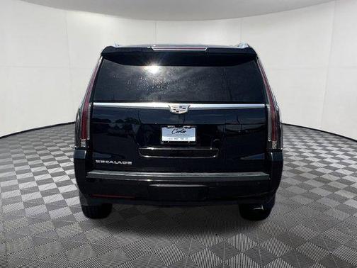 2018 Cadillac Escalade Luxury