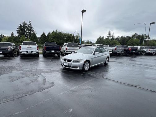 Titanium Silver Metallic 2009 BMW 328 xDrive